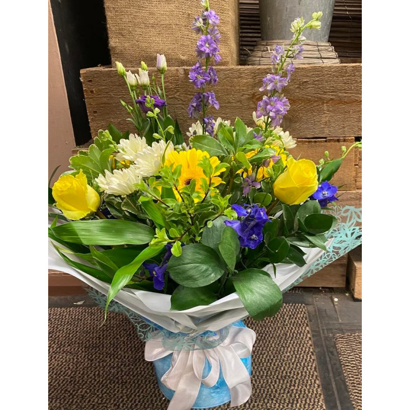 Sunny Skies Size Regular Chambers Florists, Lincoln